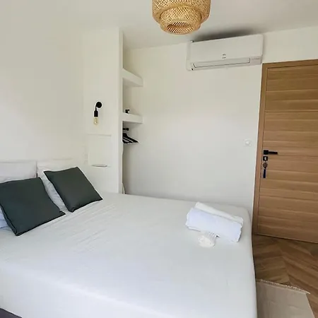 Holistika : / Pool / Air Conditioning/ Mont Faron * טולון