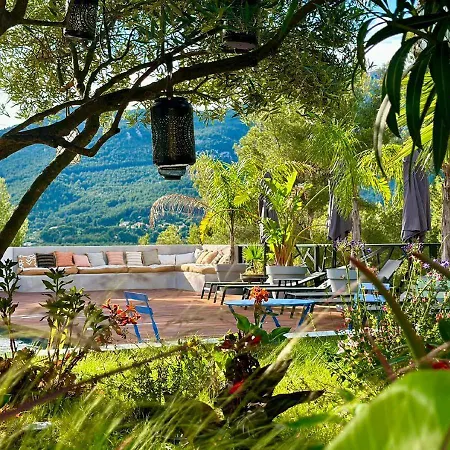 Holistika : / Pool / Air Conditioning/ Mont Faron בית הארחה