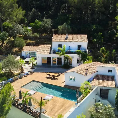 Holistika : / Pool / Air Conditioning/ Mont Faron Πανσιόν *