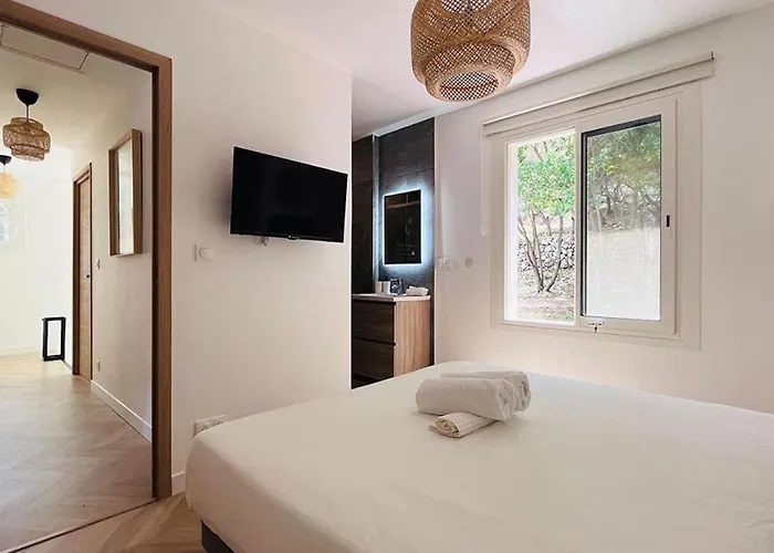 Holistika : / Pool / Air Conditioning/ Mont Faron