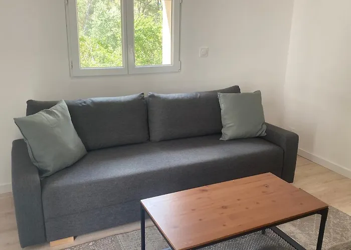 Holistika : / Pool / Air Conditioning/ Mont Faron Τουλόν